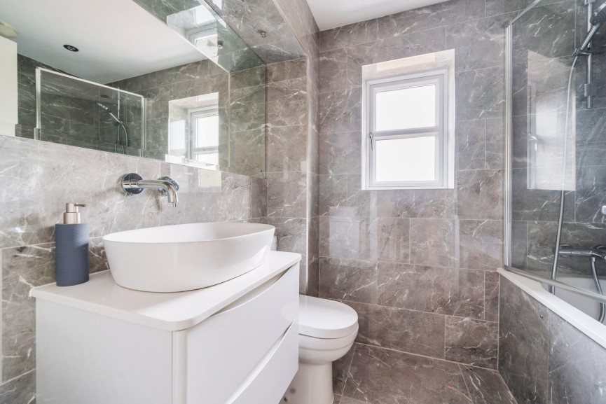 4 bedroom House for Sale Viking Meadow, Shefford, Bedfordshire
