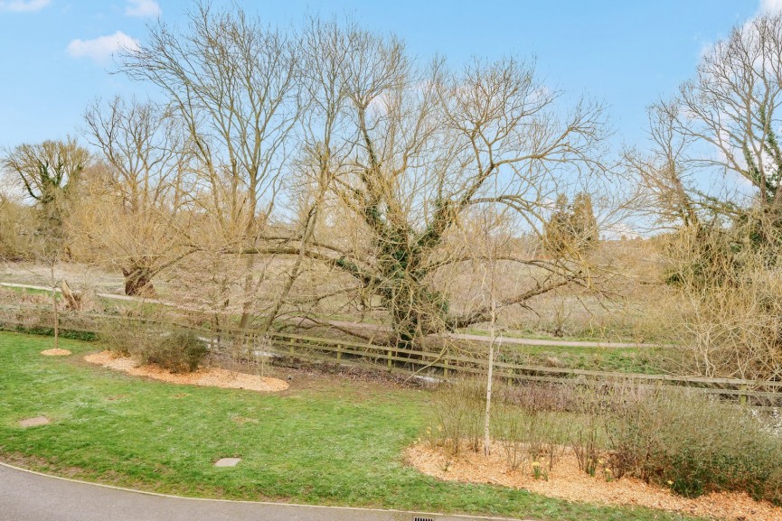 4 bedroom House for Sale Viking Meadow, Shefford, Bedfordshire