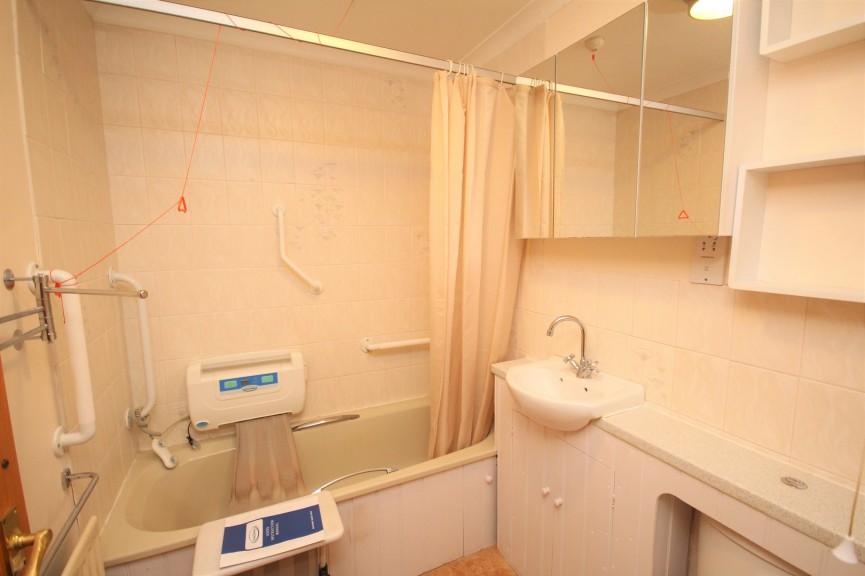 2 bedroom Flat for Sale Norton Road, Letchworth Garden City, Hertfordshire
