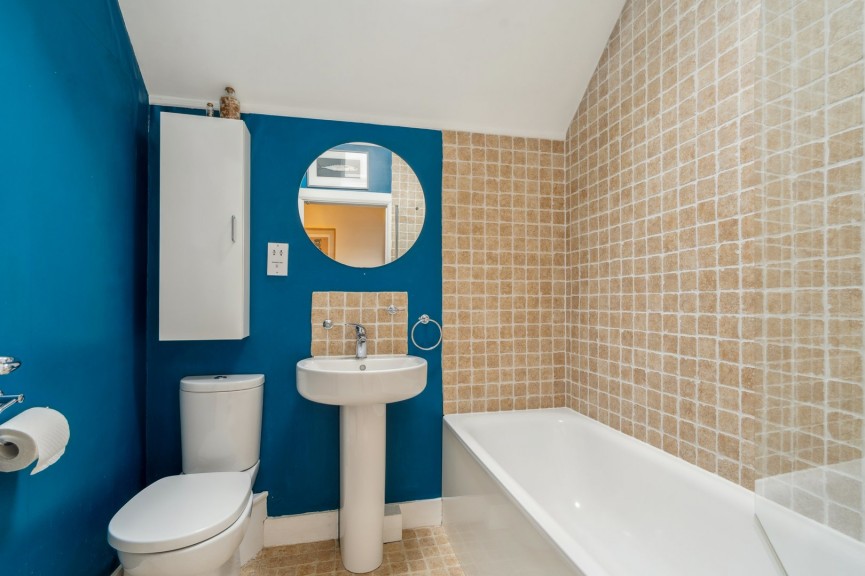3 bedroom House for Sale Benslow Lane, Hitchin, Hertfordshire