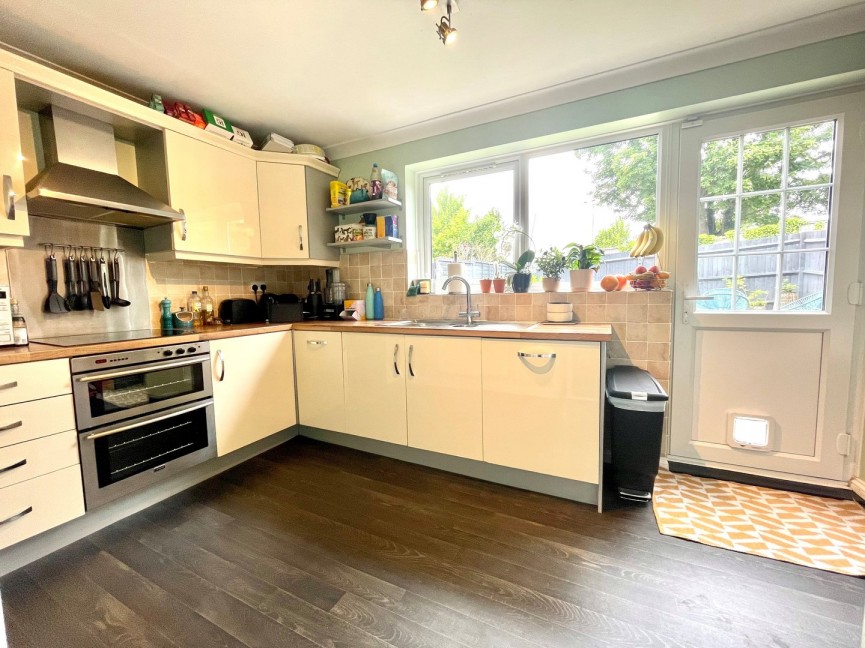 2 bedroom House for Sale Icknield Way East, Baldock, Hertfordshire