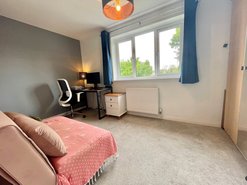 2 bedroom House for Sale Icknield Way East, Baldock, Hertfordshire