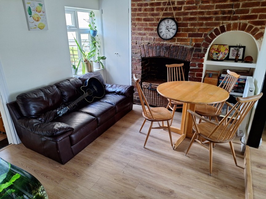2 bedroom House for Sale Potton Road, Biggleswade, Bedfordshire