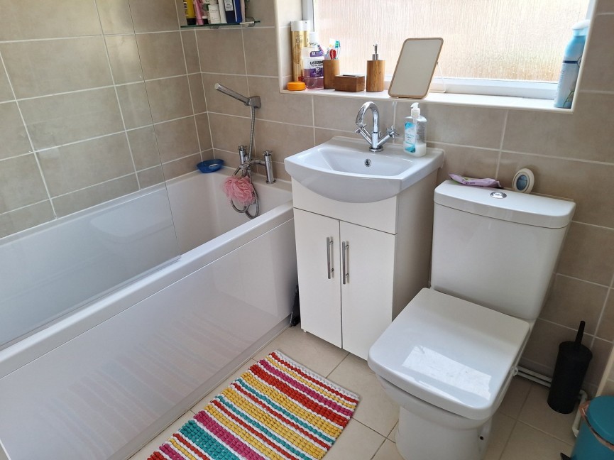 2 bedroom House for Sale Potton Road, Biggleswade, Bedfordshire