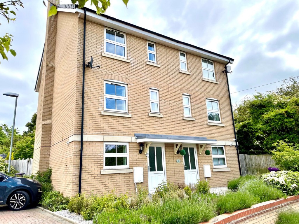 Tynan Close, Royston, Hertfordshire