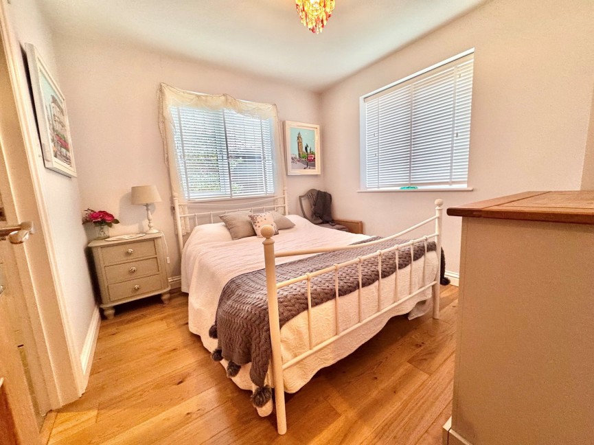 2 bedroom Bungalow for Sale Larkins Close, Baldock, Hertfordshire