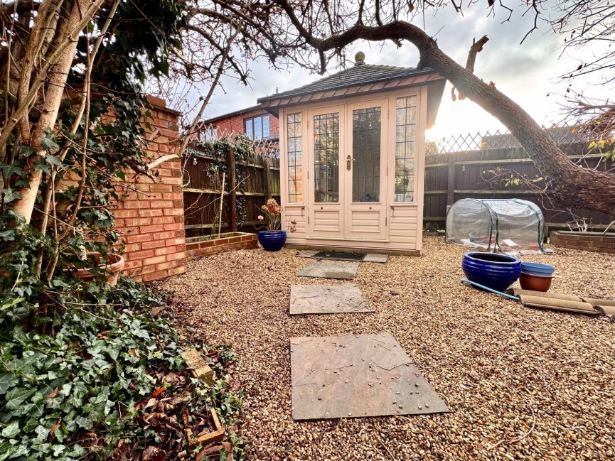 2 bedroom Bungalow for Sale Larkins Close, Baldock, Hertfordshire