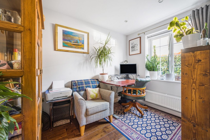 4 bedroom House for Sale Valerian Way, STOTFOLD, Bedfordshire