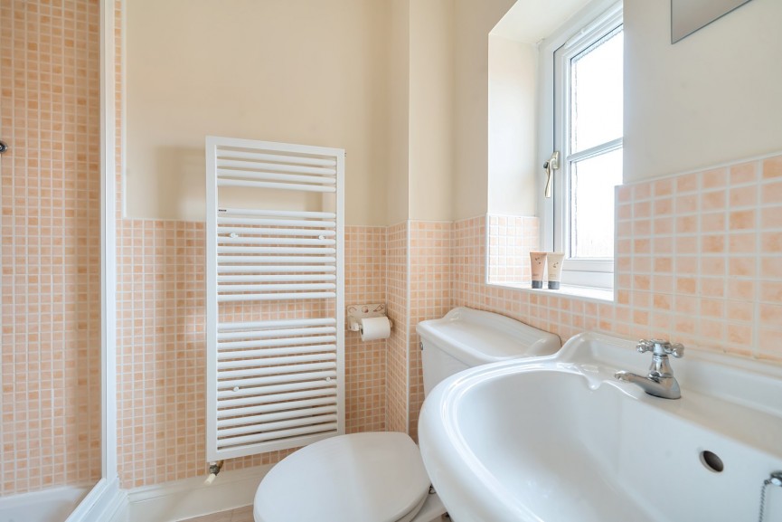 3 bedroom House for Sale Dove House Drive, Henlow, Bedfordshire