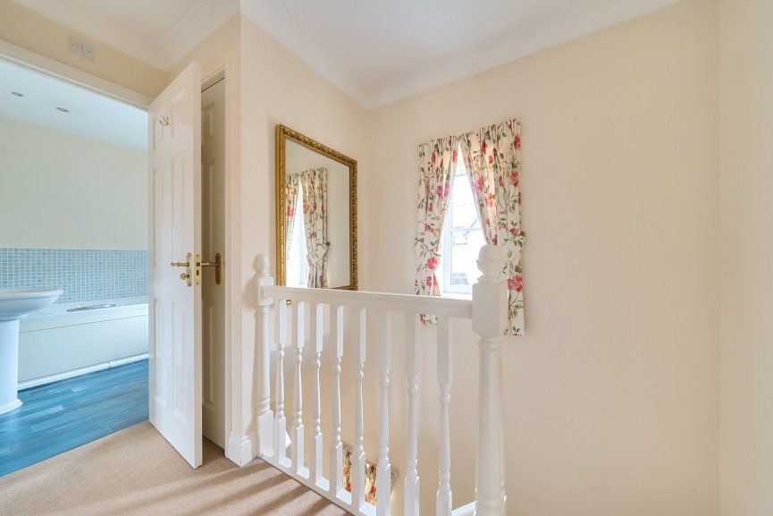 3 bedroom House for Sale Dove House Drive, Henlow, Bedfordshire