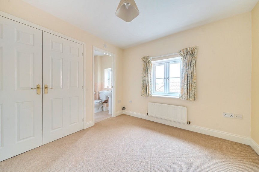3 bedroom House for Sale Dove House Drive, Henlow, Bedfordshire