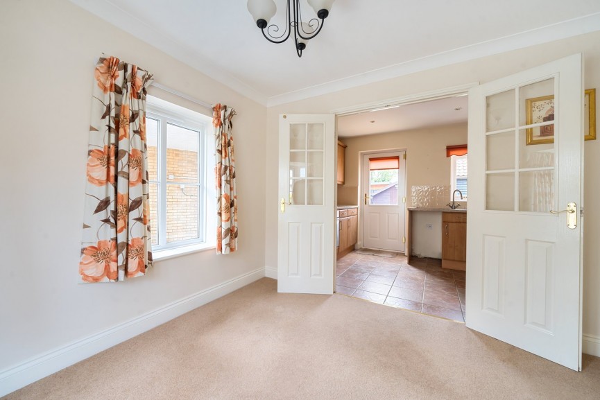3 bedroom House for Sale Dove House Drive, Henlow, Bedfordshire