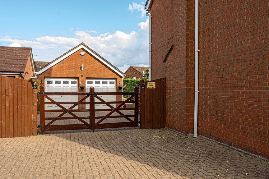 Buxton Close, Meppershall, Bedfordshire