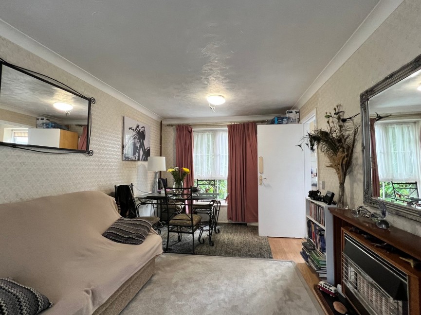 2 bedroom House for Sale Vine Close, Welwyn Garden City, Hertfordshire
