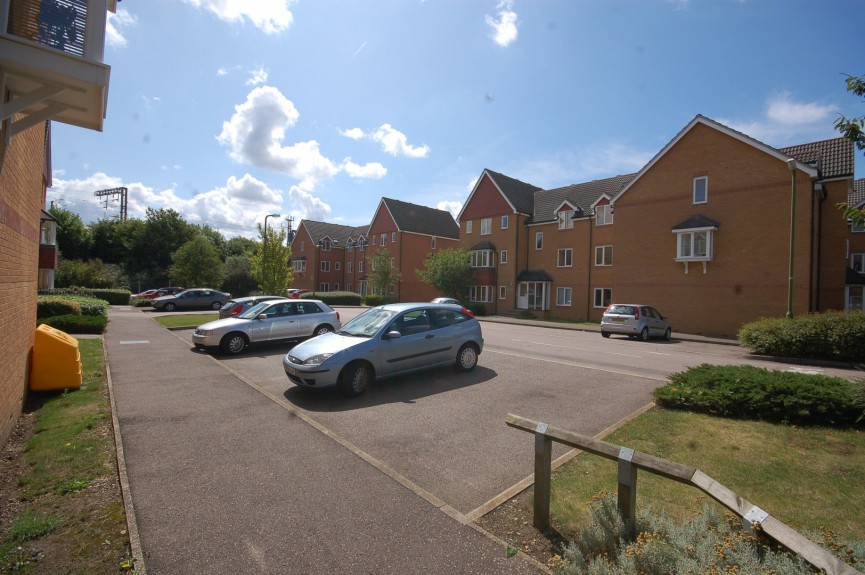 2 bedroom Flat for Letting Redoubt Close, Hitchin, Hertfordshire