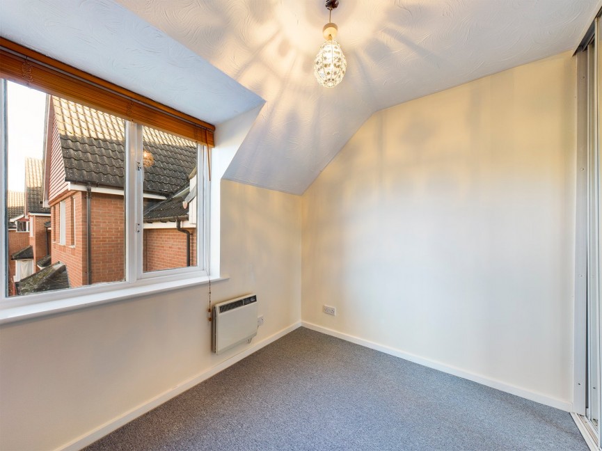 2 bedroom Flat for Letting Redoubt Close, Hitchin, Hertfordshire