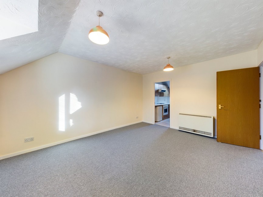 2 bedroom Flat for Letting Redoubt Close, Hitchin, Hertfordshire