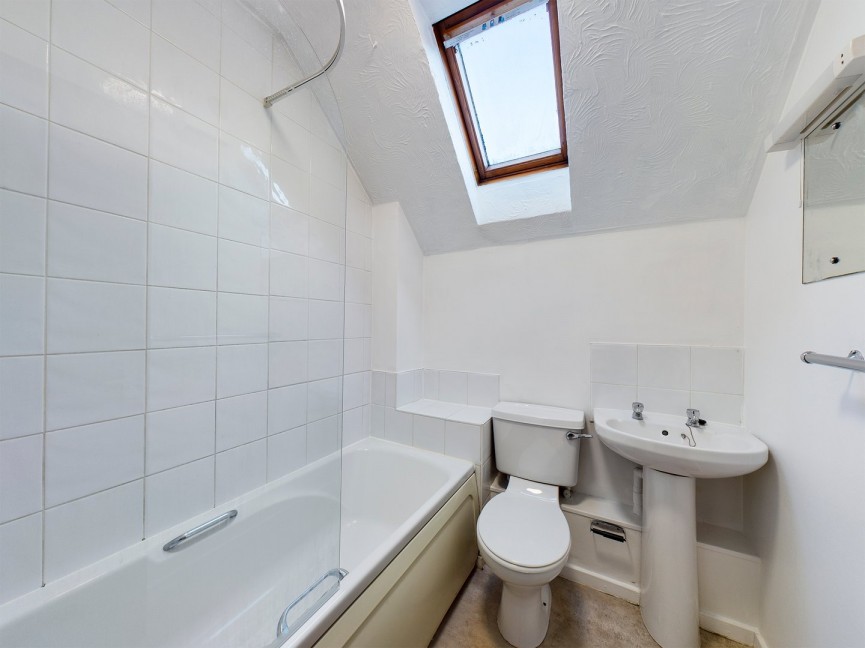 2 bedroom Flat for Letting Redoubt Close, Hitchin, Hertfordshire