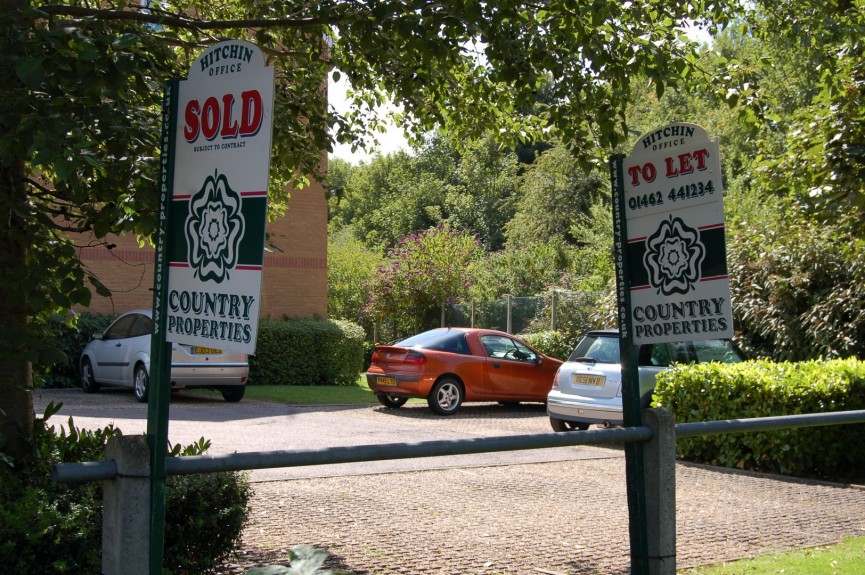 2 bedroom Flat for Letting Redoubt Close, Hitchin, Hertfordshire