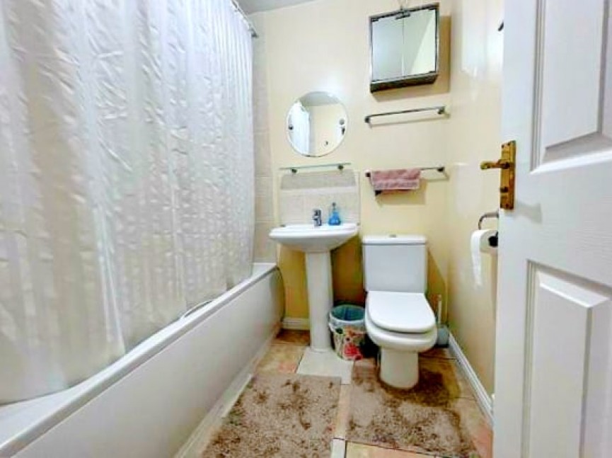 3 bedroom House for Letting Thistle Drive, Hatfield, Herts