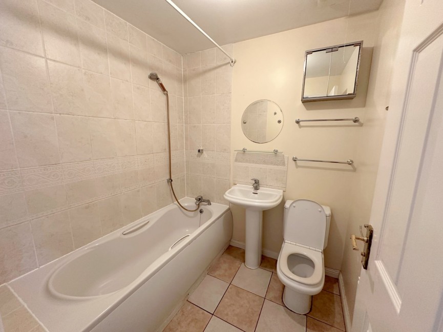 3 bedroom House for Letting Thistle Drive, Hatfield, Herts