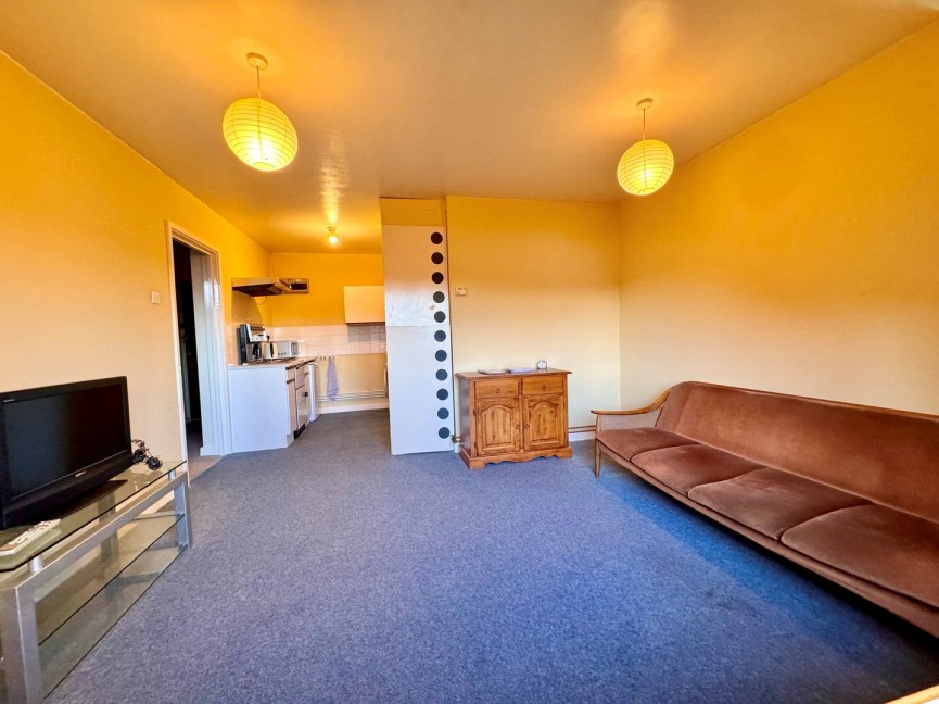 1 bedroom Flat for Sale High Street, Baldock, Hertfordshire