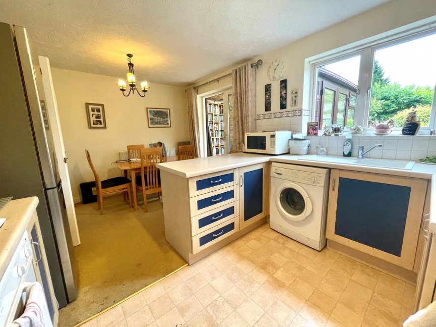 3 bedroom House for Sale Woodcock Road, Royston, Hertfordshire