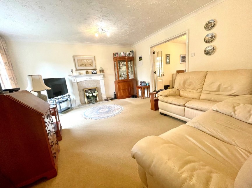 3 bedroom House for Sale Woodcock Road, Royston, Hertfordshire