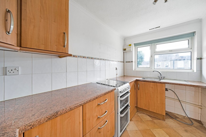 2 bedroom Flat for Sale Hitchin Road, Stotfold, Bedfordshire