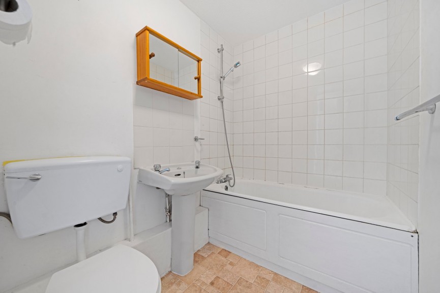 2 bedroom Flat for Sale Hitchin Road, Stotfold, Bedfordshire