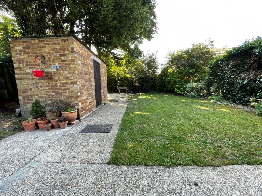 3 bedroom House for Letting Stuart Drive, Royston, Hertfordshire