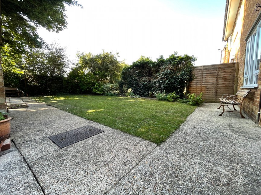 3 bedroom House for Letting Stuart Drive, Royston, Hertfordshire