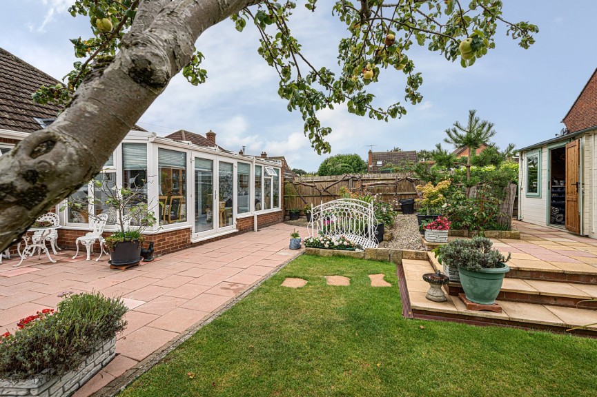 2 bedroom Bungalow for Sale Stotfold, Hitchin, Bedfordshire