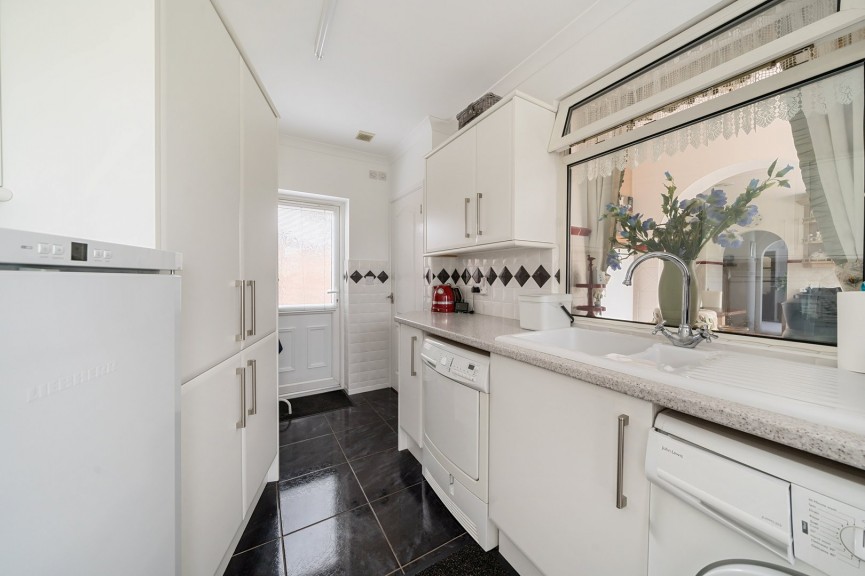 2 bedroom Bungalow for Sale Stotfold, Hitchin, Bedfordshire