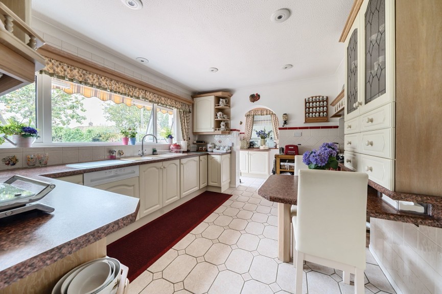 2 bedroom Bungalow for Sale Stotfold, Hitchin, Bedfordshire
