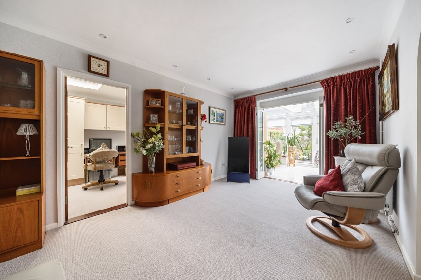 2 bedroom Bungalow for Sale Stotfold, Hitchin, Bedfordshire