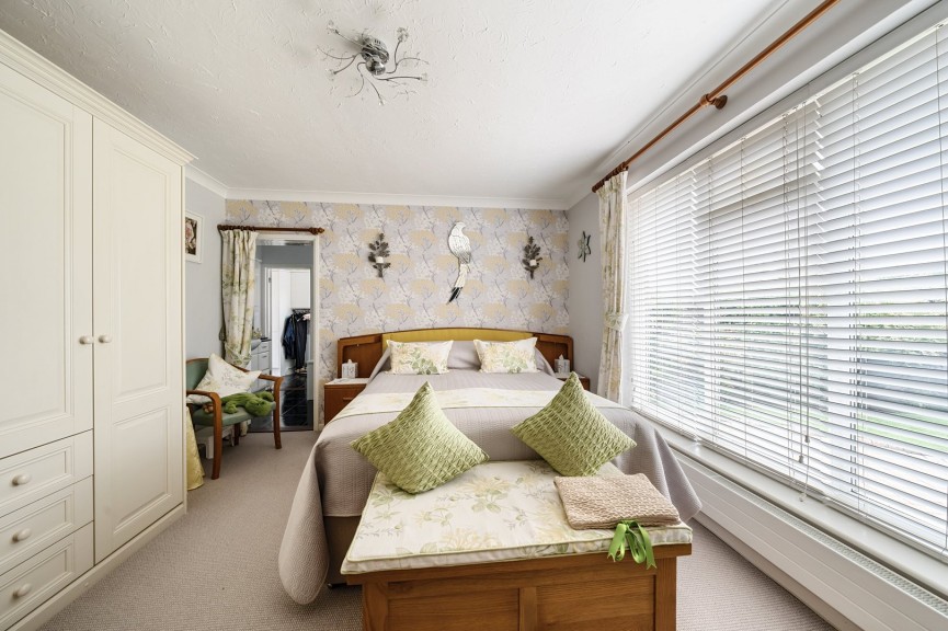 2 bedroom Bungalow for Sale Stotfold, Hitchin, Bedfordshire