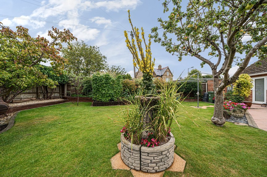 2 bedroom Bungalow for Sale Stotfold, Hitchin, Bedfordshire
