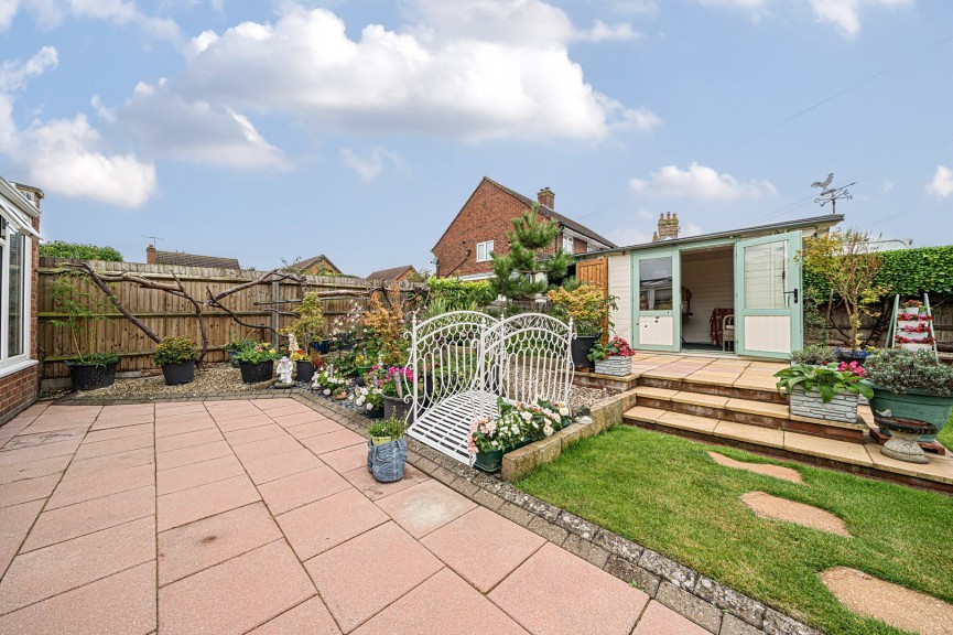 2 bedroom Bungalow for Sale Stotfold, Hitchin, Bedfordshire