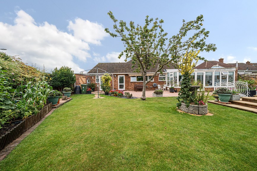 2 bedroom Bungalow for Sale Stotfold, Hitchin, Bedfordshire