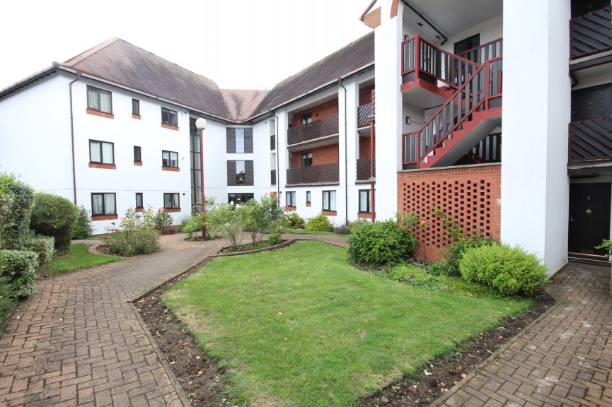 1 bedroom Flat for Sale Norton Way South, Letchworth Garden City, Hertfordshire