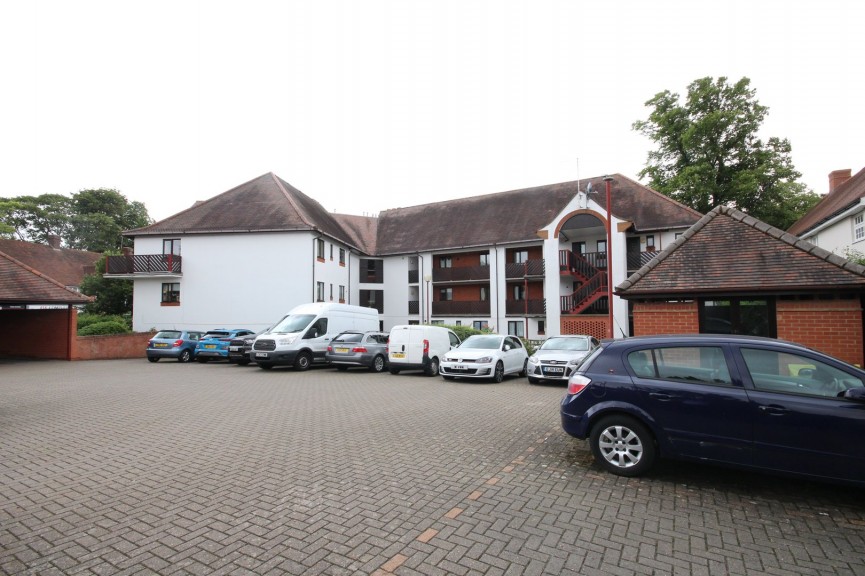 1 bedroom Flat for Sale Norton Way South, Letchworth Garden City, Hertfordshire