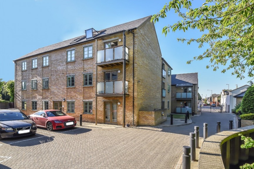 2 bedroom Flat for Letting Nightingale Road, Hitchin, Hertfordshire