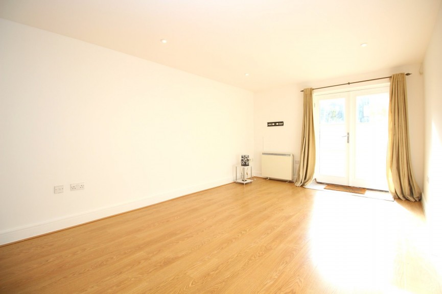 2 bedroom Flat for Letting Nightingale Road, Hitchin, Hertfordshire