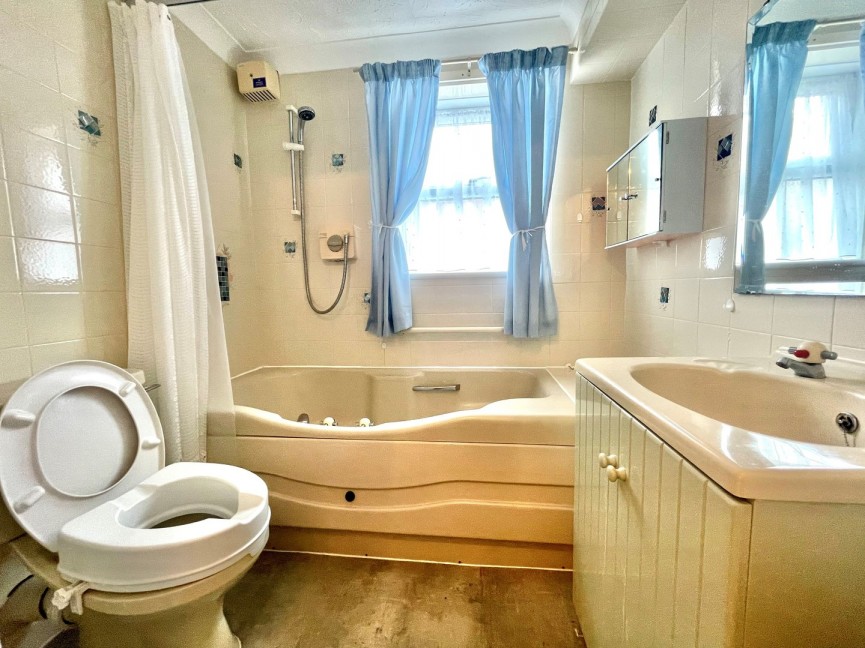 1 bedroom Flat for Sale Elmwood Court, BALDOCK, Hertfordshire
