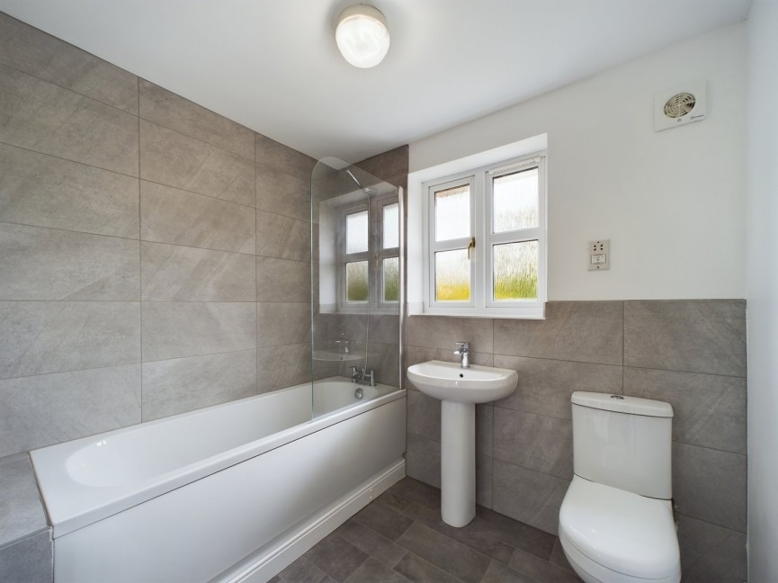 3 bedroom House for Letting Stirling Close, Hitchin, Hertfordshire