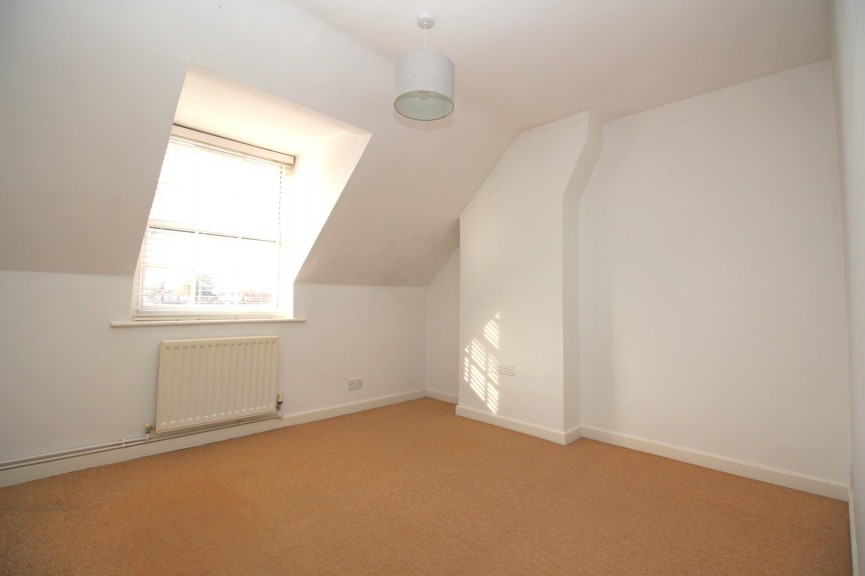 2 bedroom Flat for Letting Whinbush Road, Hitchin, Hertfordshire