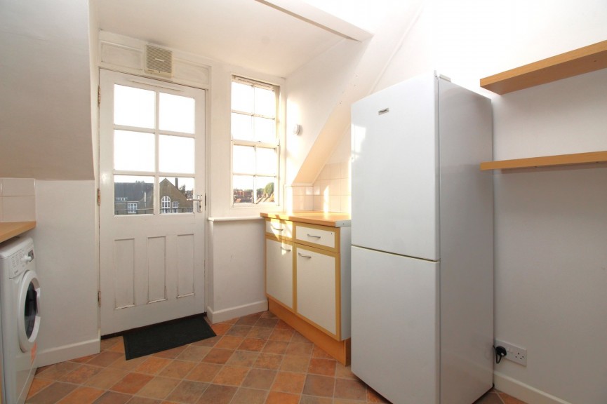 2 bedroom Flat for Letting Whinbush Road, Hitchin, Hertfordshire