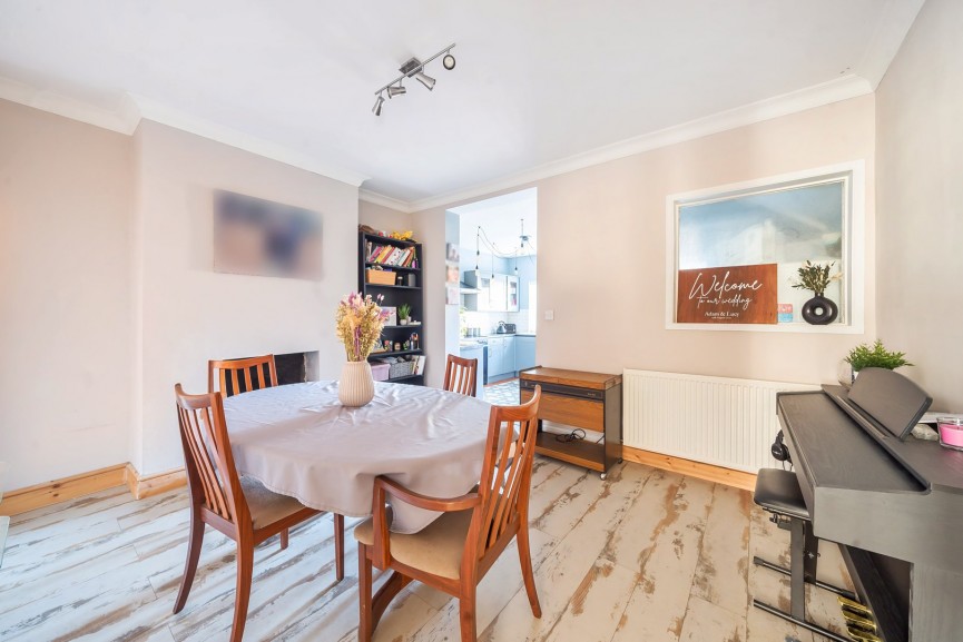 3 bedroom House for Sale Clifton Road, Shefford, Bedfordshire