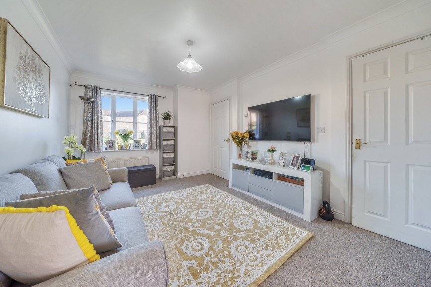 2 bedroom House for Sale Siskin Close, Royston, Hertfordshire